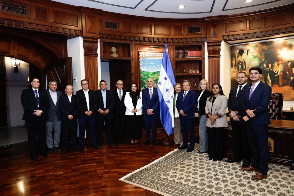 Gobierno y empresa privada buscan consensos para enfrentar crisis energética en Honduras