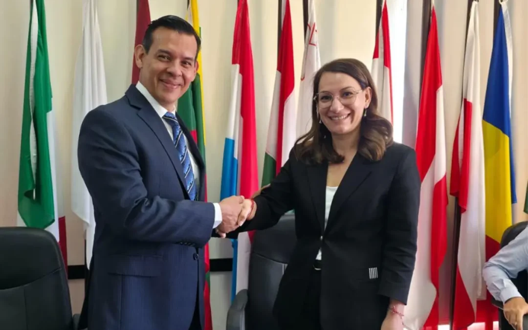Unión Europea y AHER firman carta para impulsar energías renovables en Honduras